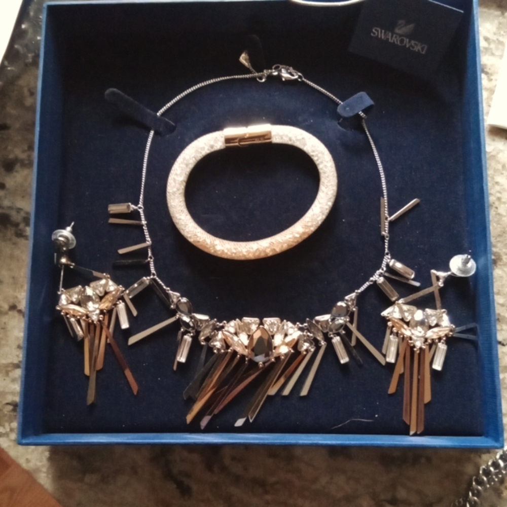 Swarovski fine jewelry 4 pieces with the bracelet